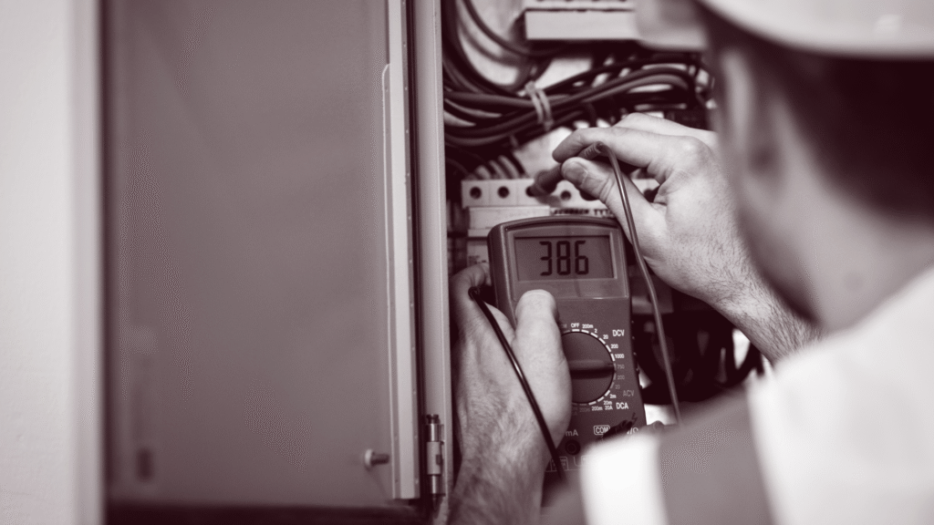 Tidsrapportering som integreras med fakturering för elektriker